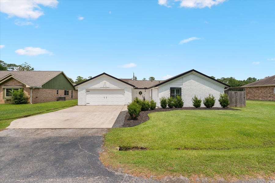 Property photo for 110 Dozent Lane, Baytown, TX