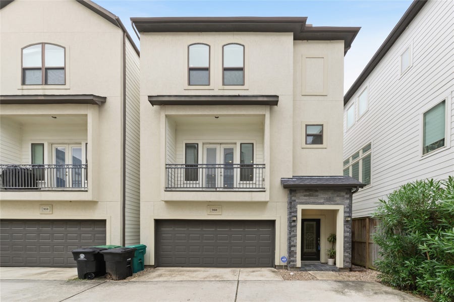 Property photo for 960 W 24th Street, Houston, TX
