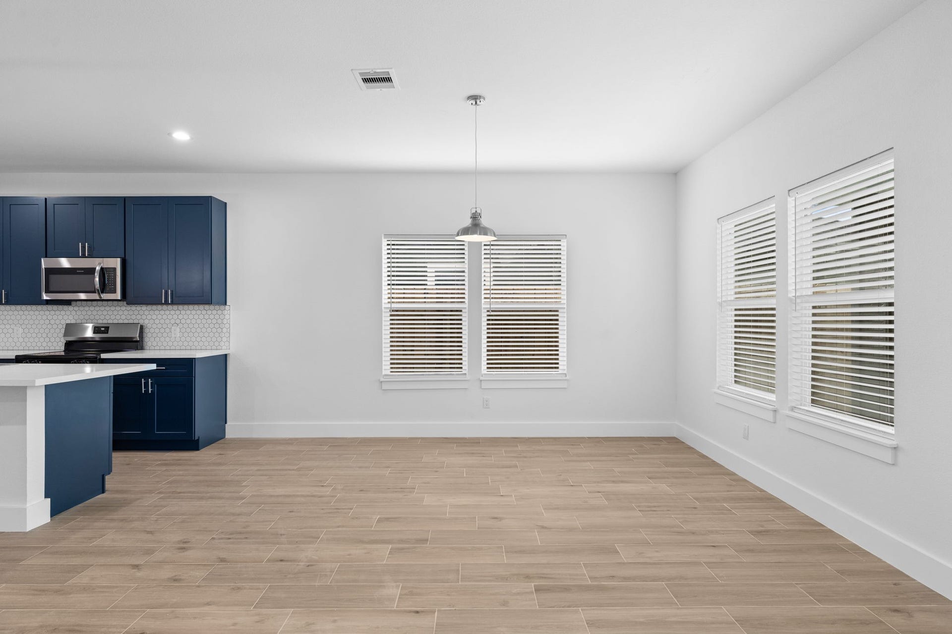 1303 Hawthorne Street, Baytown, TX 77520 Dining area right off the kitchen, with lots of natural light
