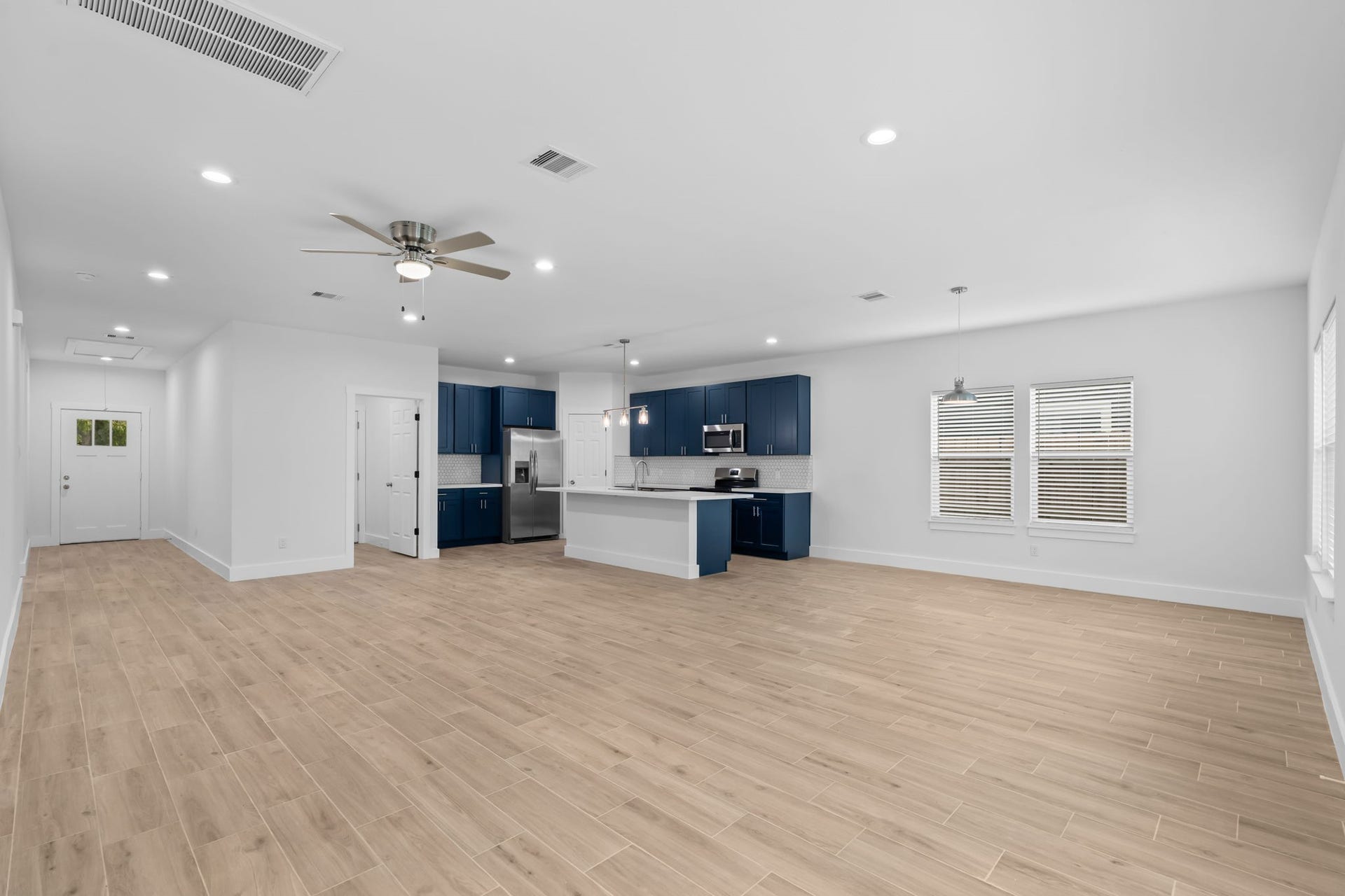 1303 Hawthorne Street, Baytown, TX 77520 Spacious living area flows right into the kitchen