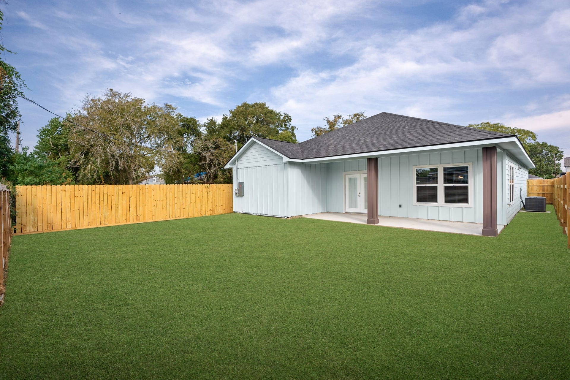 1303 Hawthorne Street, Baytown, TX 77520 Spacious, fully fenced backyard
