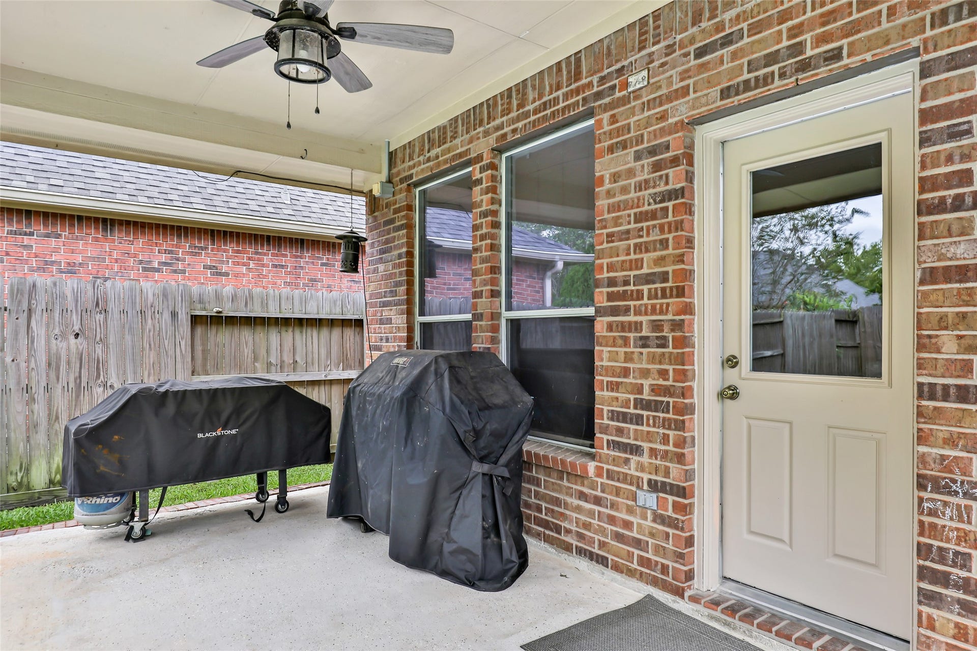 14422 Country Haven Court, Houston, TX 77044 Covered back patio