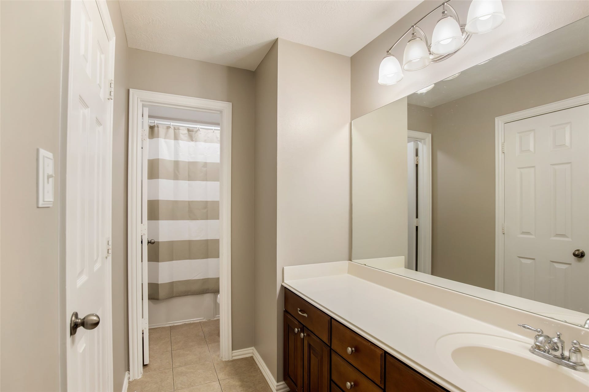 14422 Country Haven Court, Houston, TX 77044 14422 Country Haven Court, Houston, TX 77044