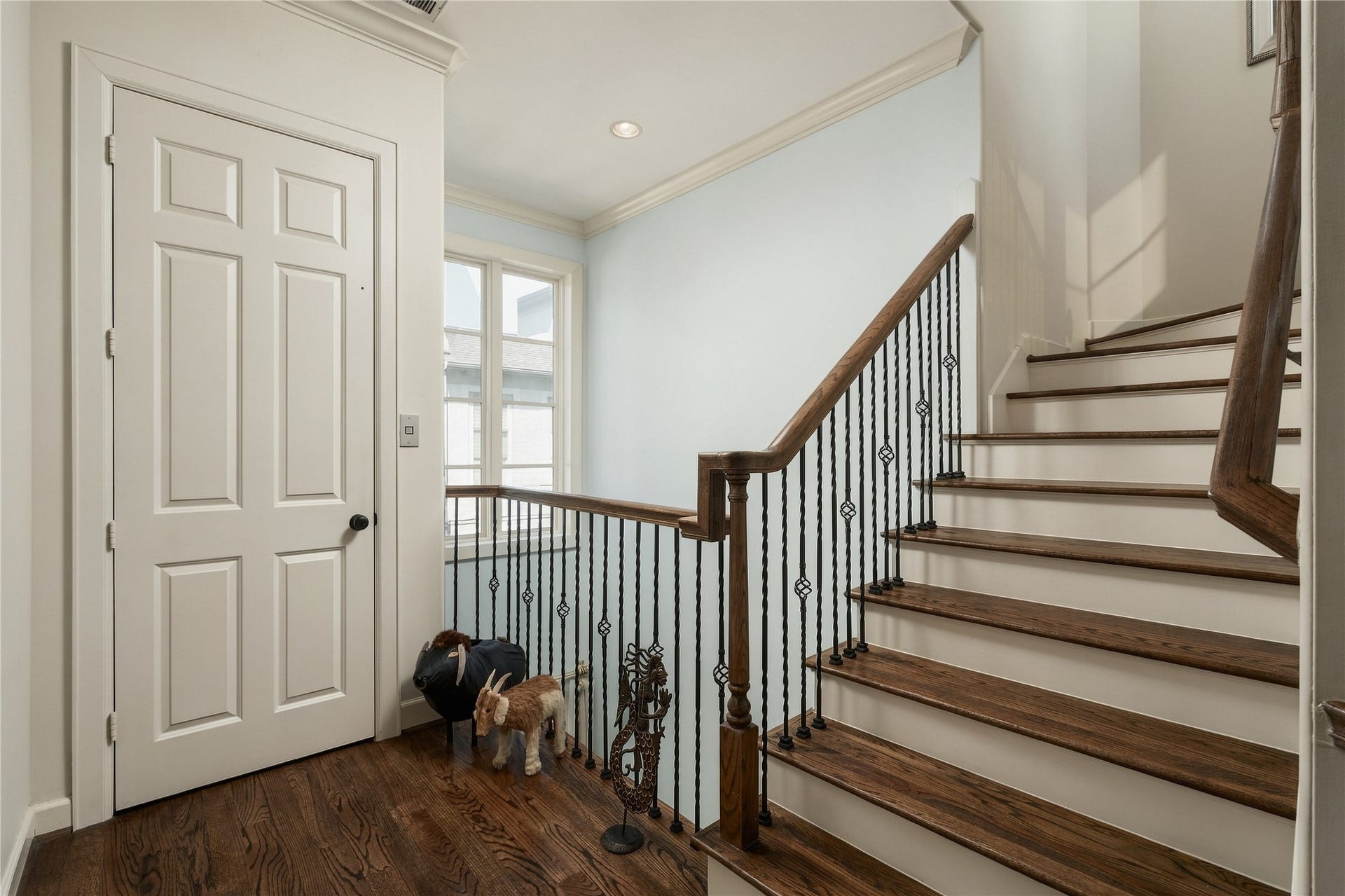 523 Lovett Boulevard, Houston, TX 77006 Hardwood stairs and iron balusters carry the homes architectural detailing upward as the tour transitions from the shared living spaces to the private rooms above.