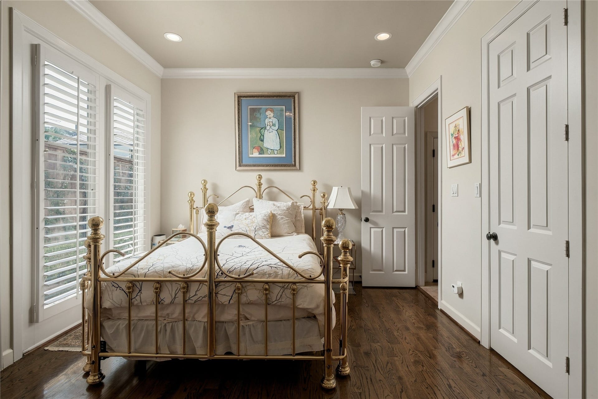 523 Lovett Boulevard, Houston, TX 77006 With two secondary bedrooms on this level, overnight guests can have their own corner of the home while everyday life continues upstairs.