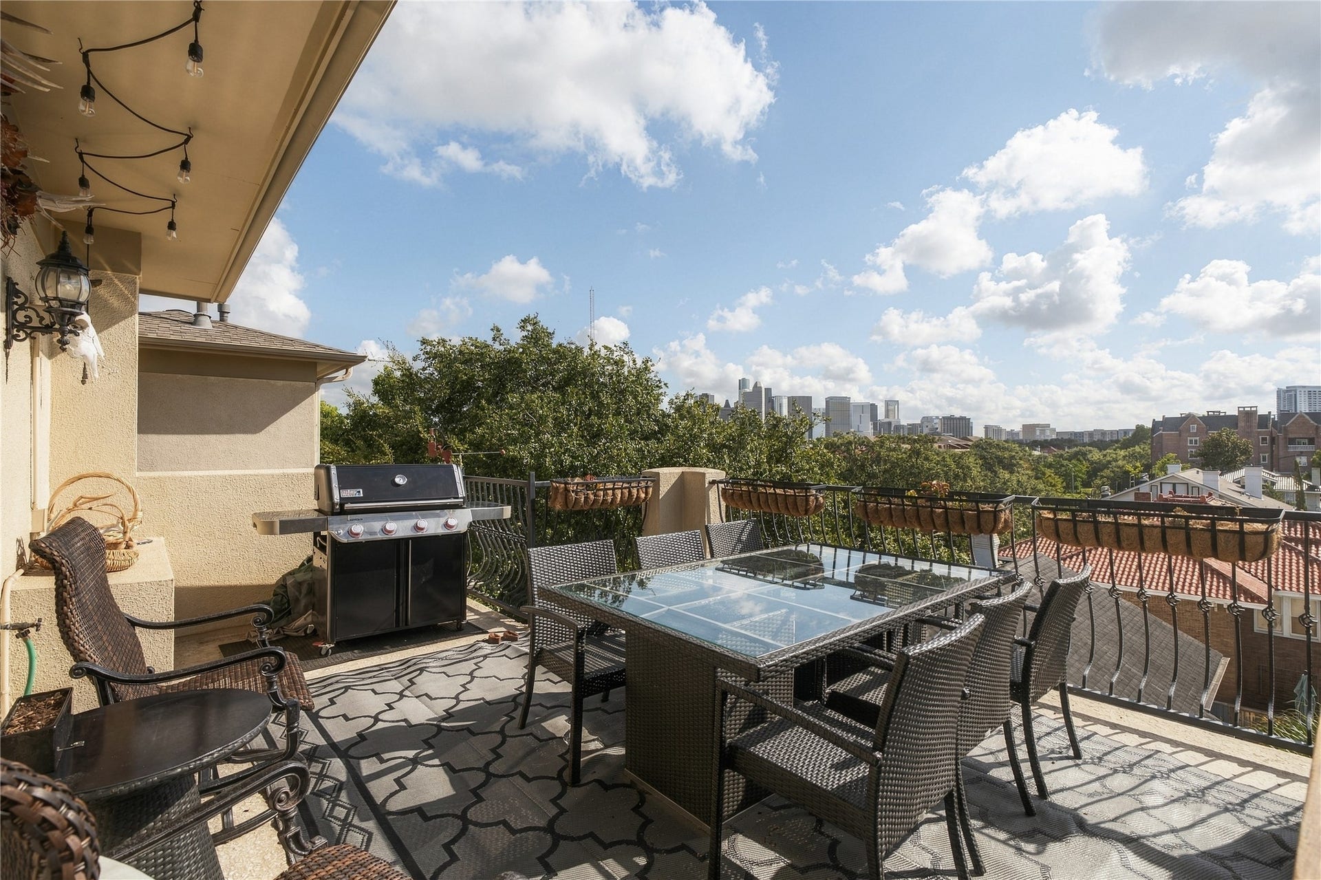 523 Lovett Boulevard, Houston, TX 77006 The fourth-floor terrace creates an incredible outdoor entertaining space with room for dining and grilling, all overlooking the Downtown Houston skyline.
