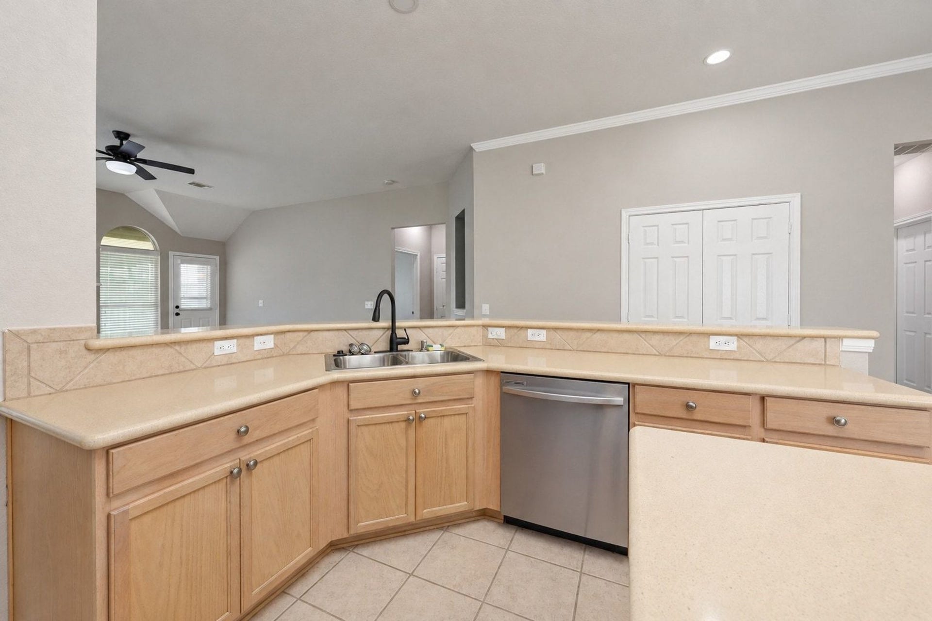 9010 Sunrise Trail, Pearland, TX 77584 9010 Sunrise Trail, Pearland, TX 77584