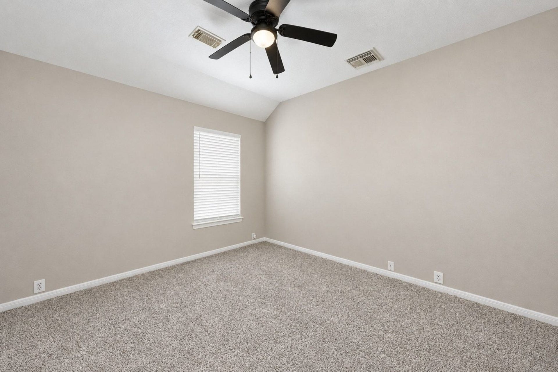 9010 Sunrise Trail, Pearland, TX 77584 9010 Sunrise Trail, Pearland, TX 77584