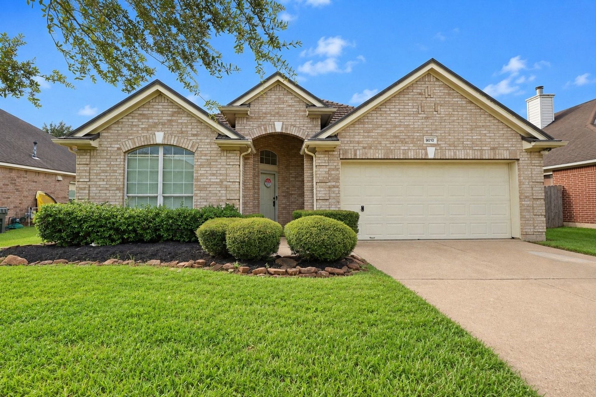 9010 Sunrise Trail, Pearland, TX 77584 9010 Sunrise Trail, Pearland, TX 77584