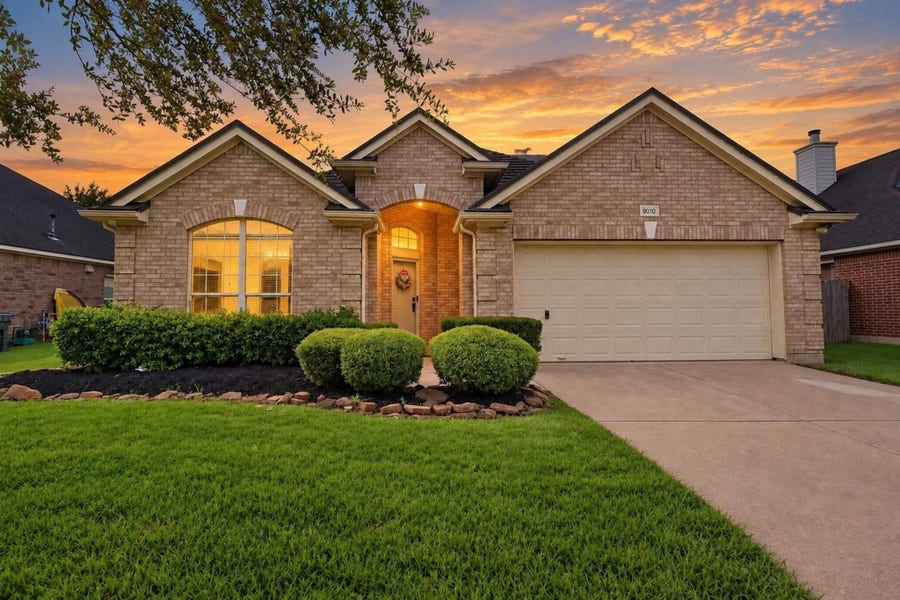 Property photo for 9010 Sunrise Trail, Pearland, TX