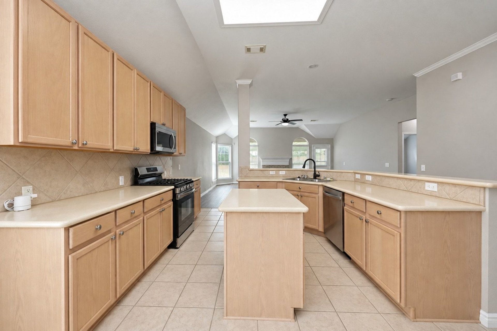 9010 Sunrise Trail, Pearland, TX 77584 9010 Sunrise Trail, Pearland, TX 77584