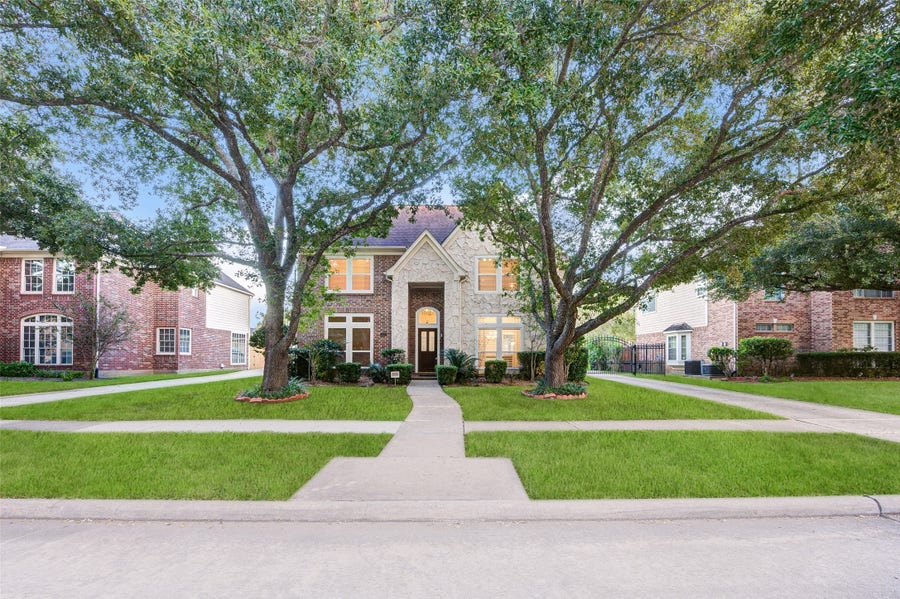 Property photo for 2027 Westshore Drive, Missouri City, TX