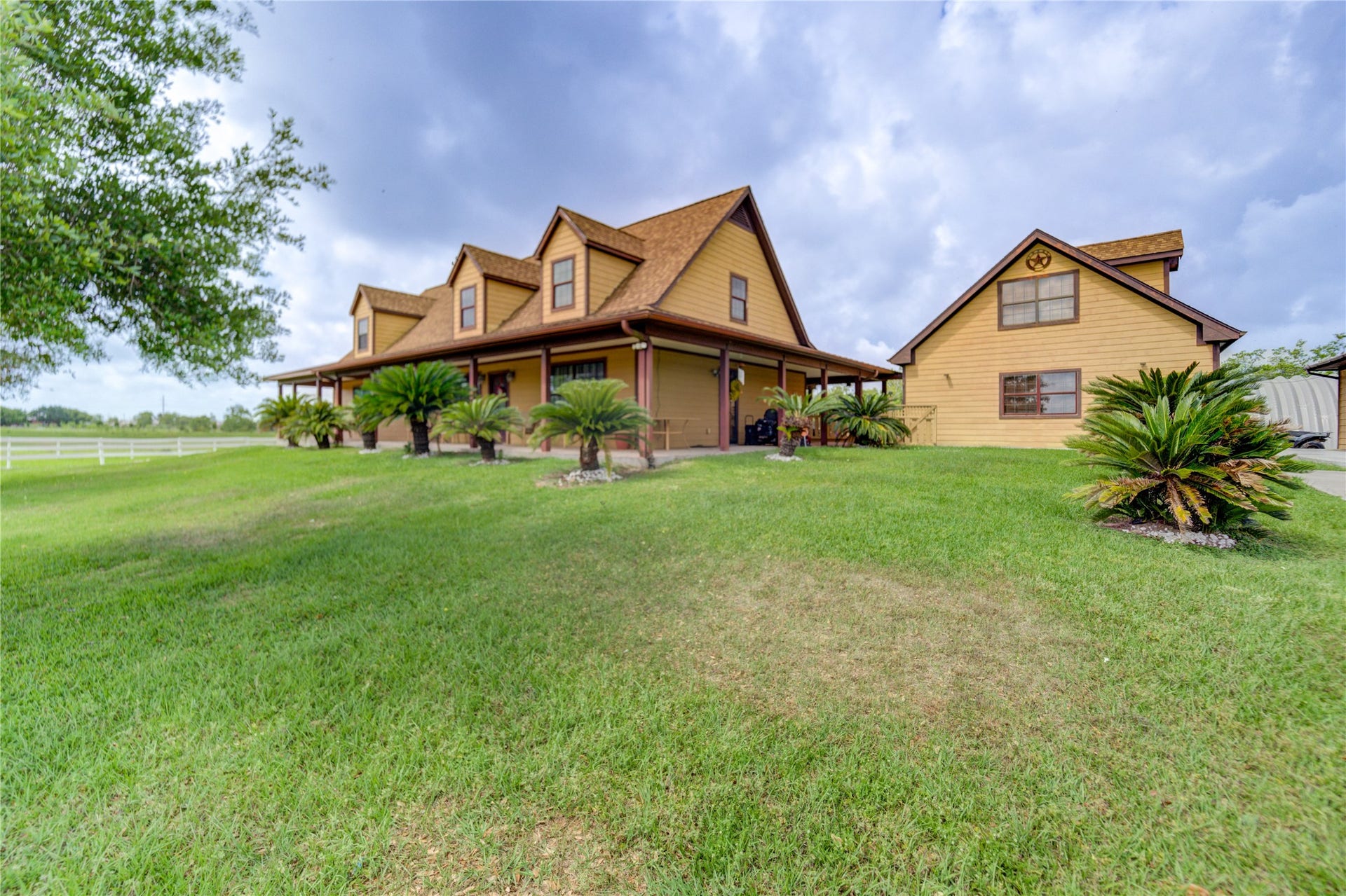 8204 S Humble Camp Road, Dickinson, TX 77539 8204 S Humble Camp Road, Dickinson, TX 77539