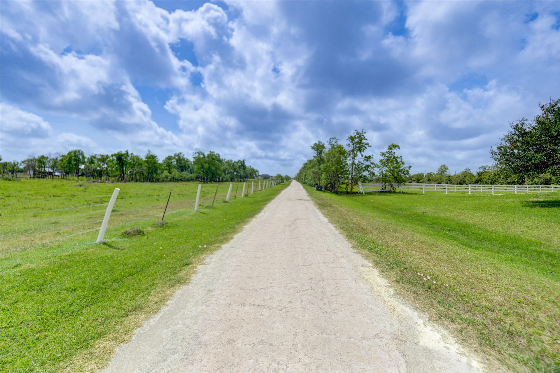 8204 S Humble Camp Road, Dickinson, TX 77539 Private Road