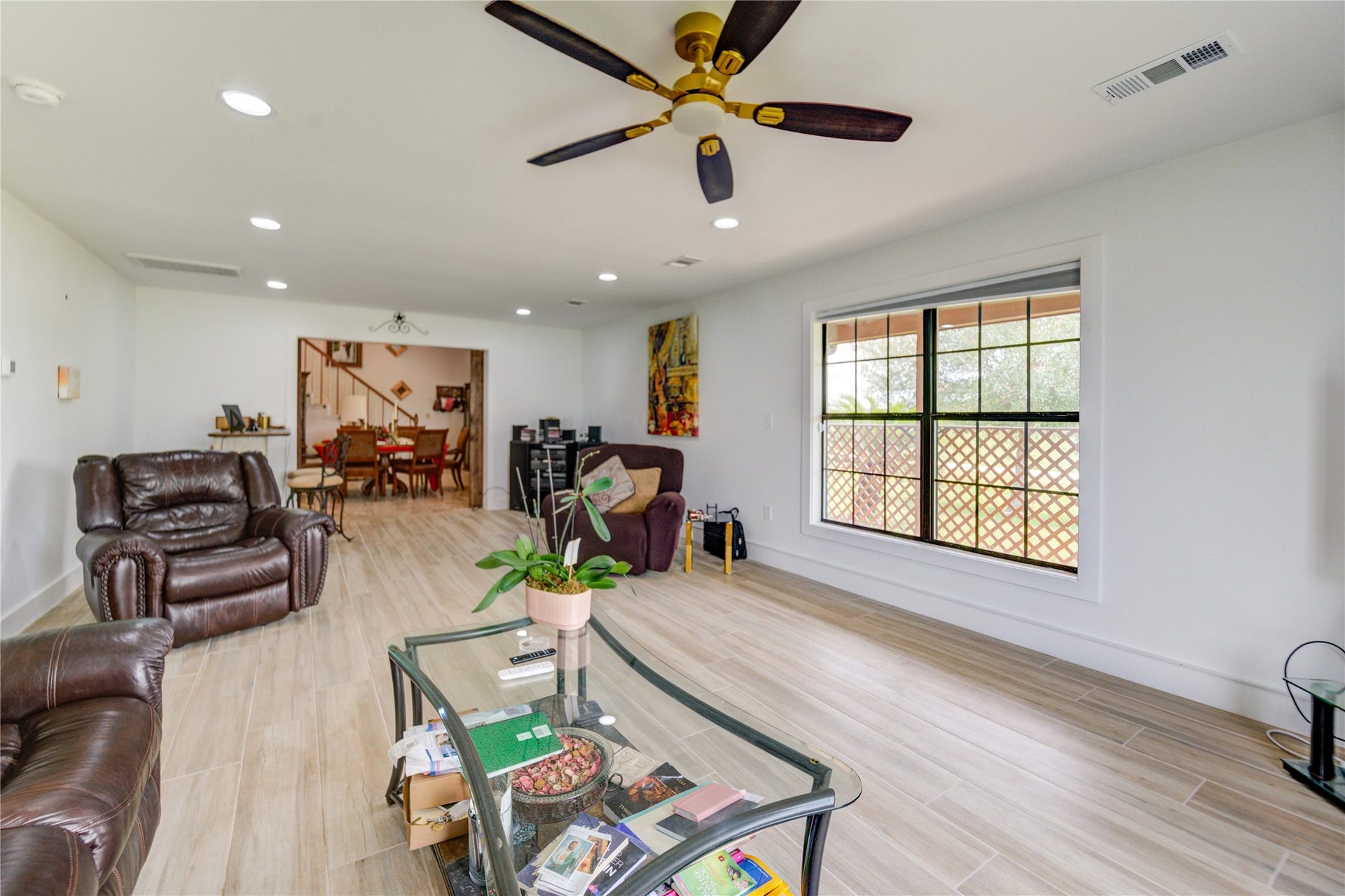 8204 S Humble Camp Road, Dickinson, TX 77539 Living Room