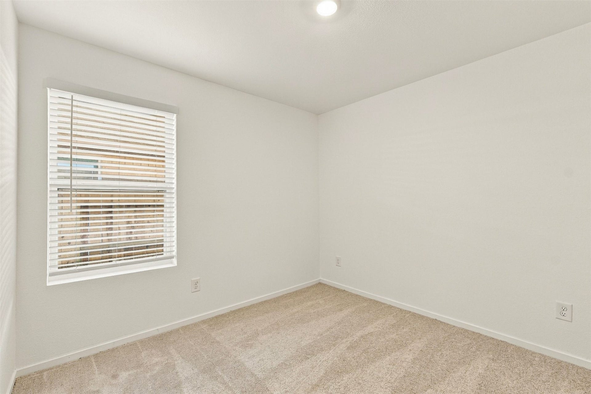 1643 Windrose Bend, Angleton, TX 77515 1643 Windrose Bend, Angleton, TX 77515