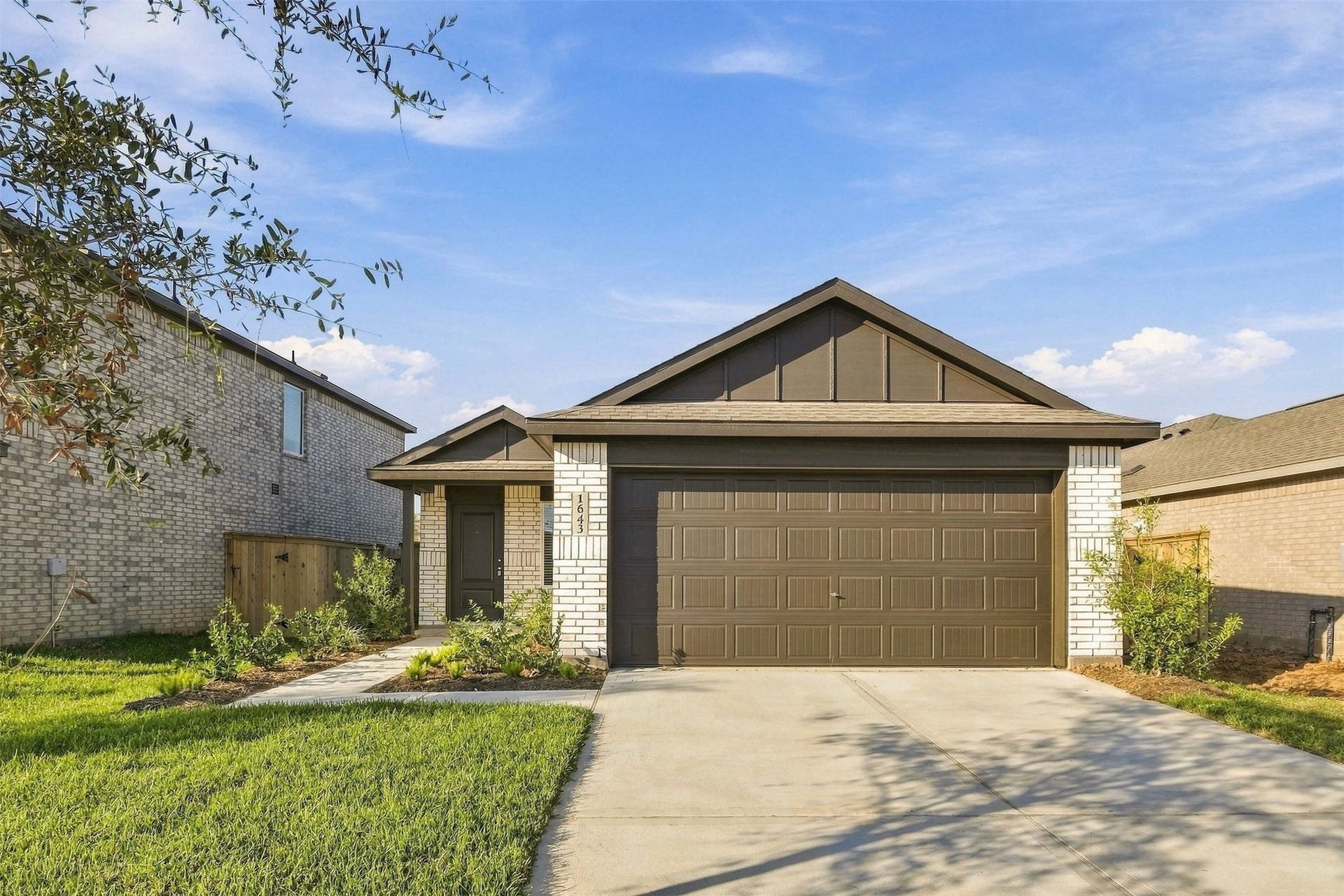 1643 Windrose Bend, Angleton, TX 77515 1643 Windrose Bend, Angleton, TX 77515