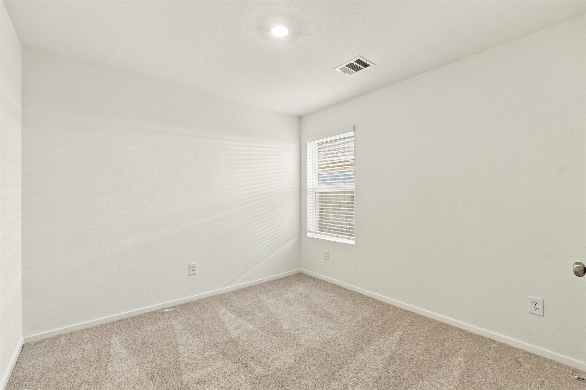 1643 Windrose Bend, Angleton, TX 77515 1643 Windrose Bend, Angleton, TX 77515