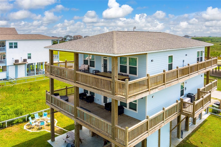 Property photo for 924 Melody Lane, Crystal Beach, TX