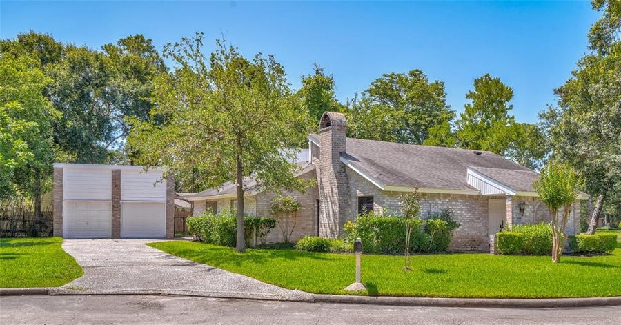 Property photo for 13805 Imperial Court, Sugar Land, TX