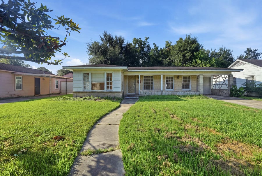 Property photo for 4750 Marietta Lane, Houston, TX