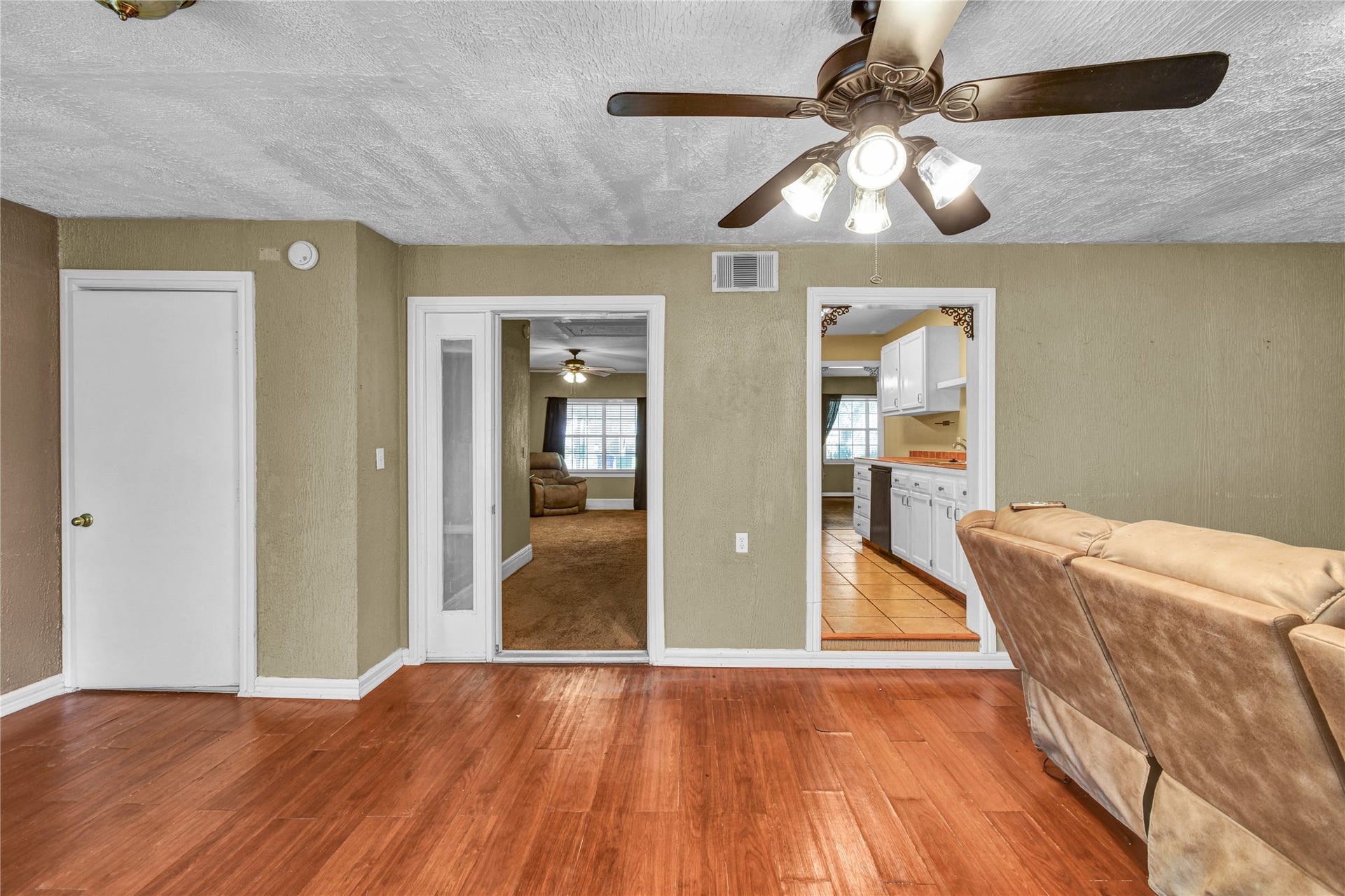 908 Robinhood Lane, Angleton, TX 77515
