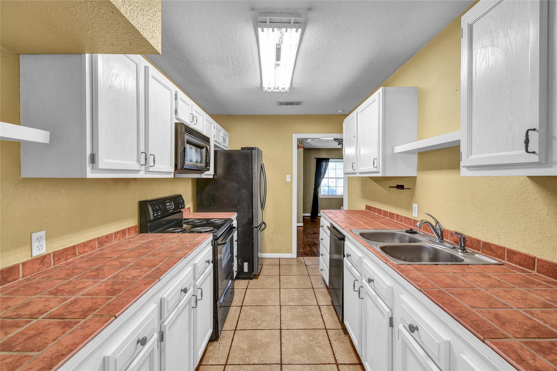 908 Robinhood Lane, Angleton, TX 77515