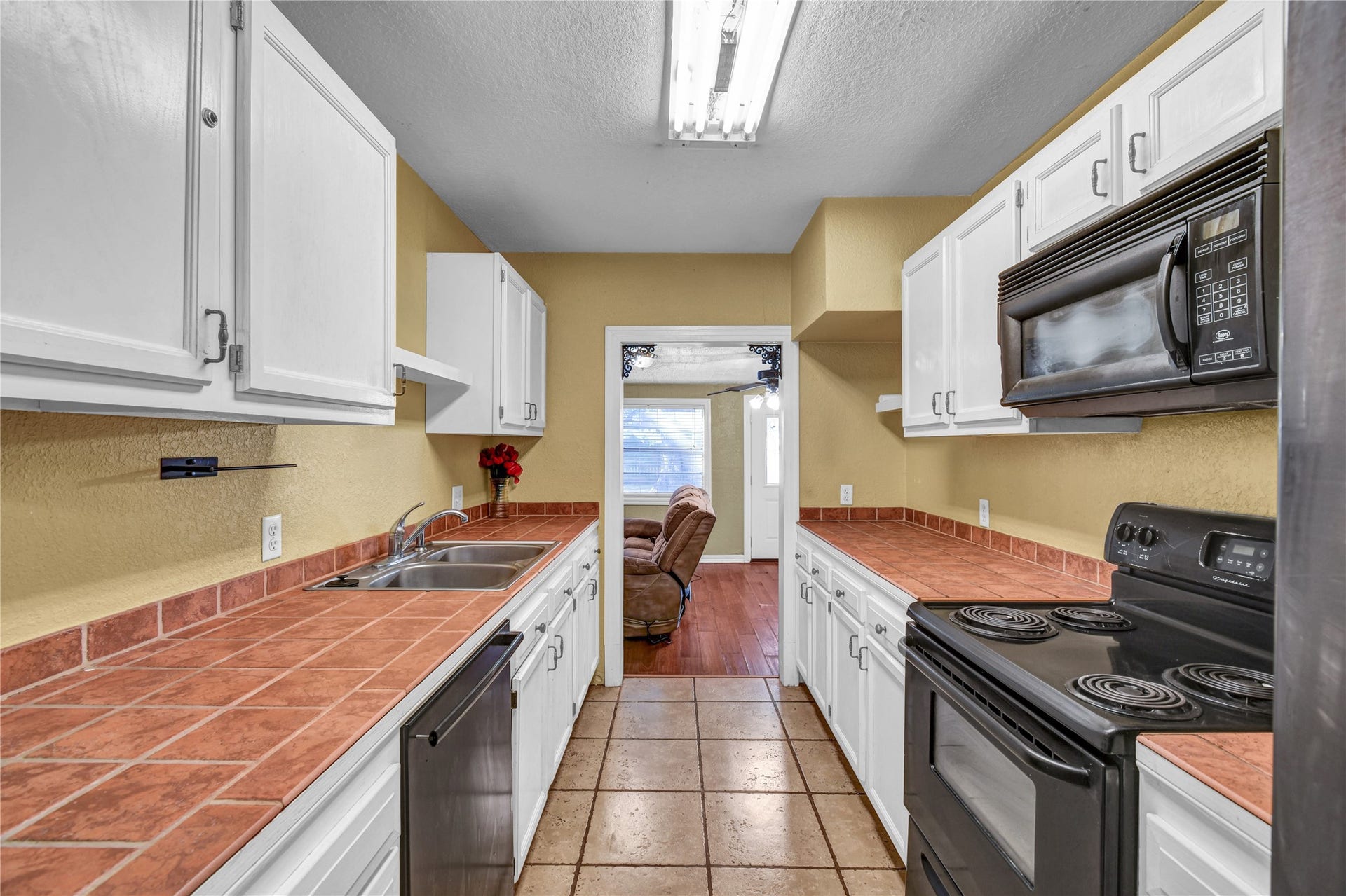 908 Robinhood Lane, Angleton, TX 77515