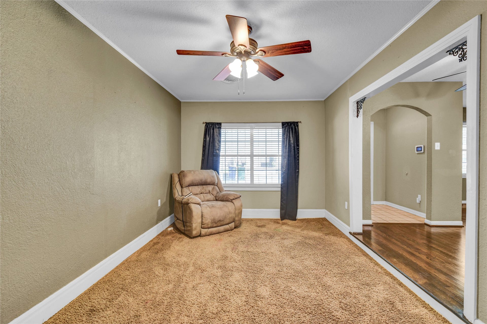 908 Robinhood Lane, Angleton, TX 77515
