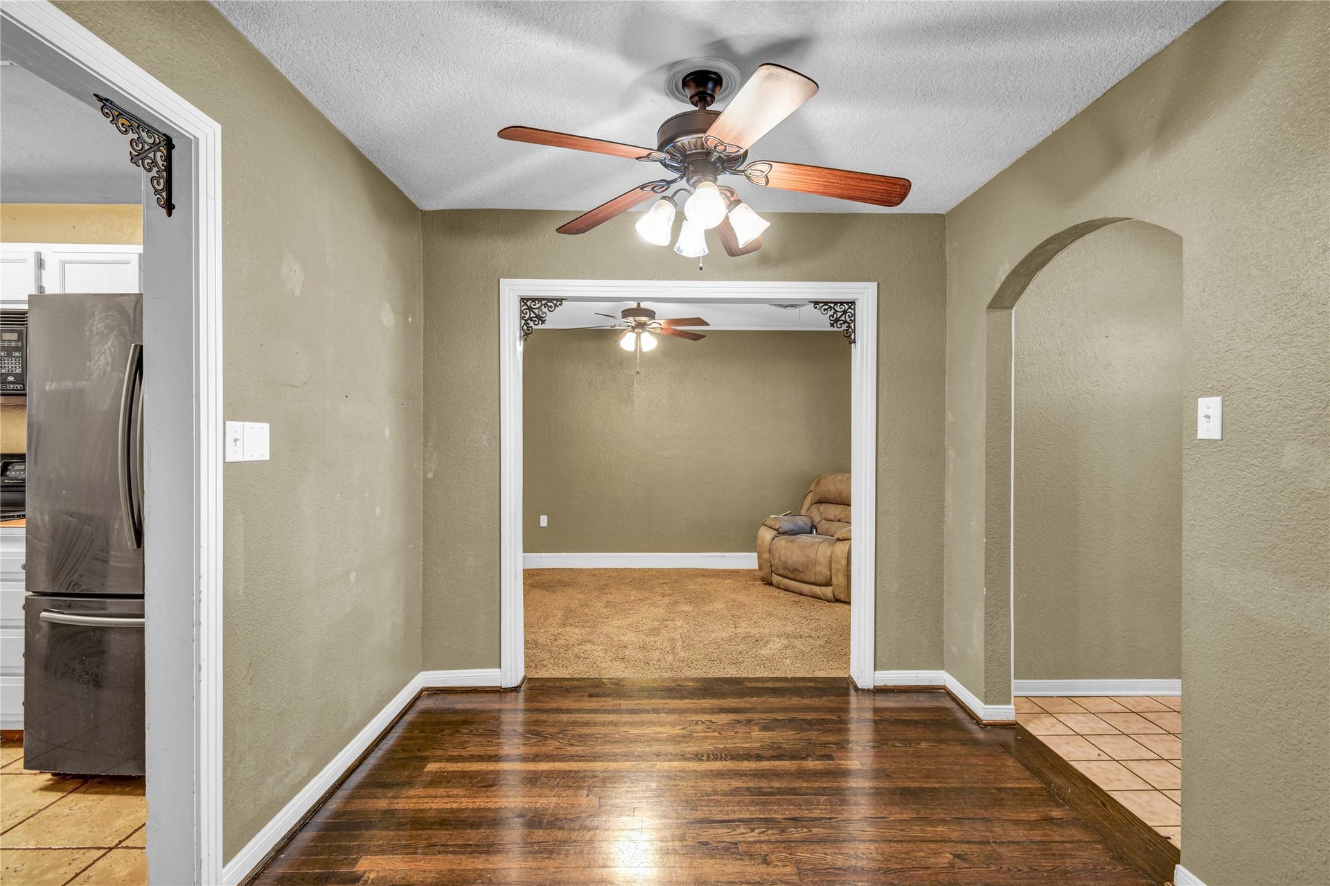 908 Robinhood Lane, Angleton, TX 77515