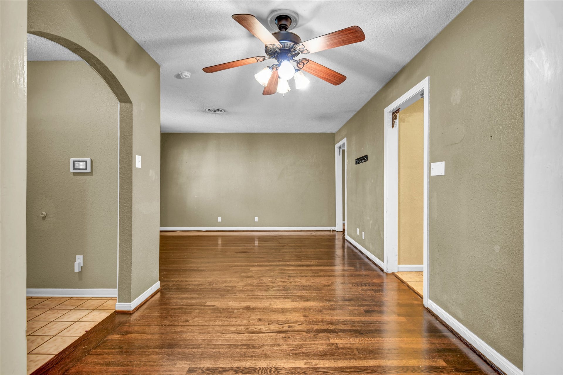 908 Robinhood Lane, Angleton, TX 77515