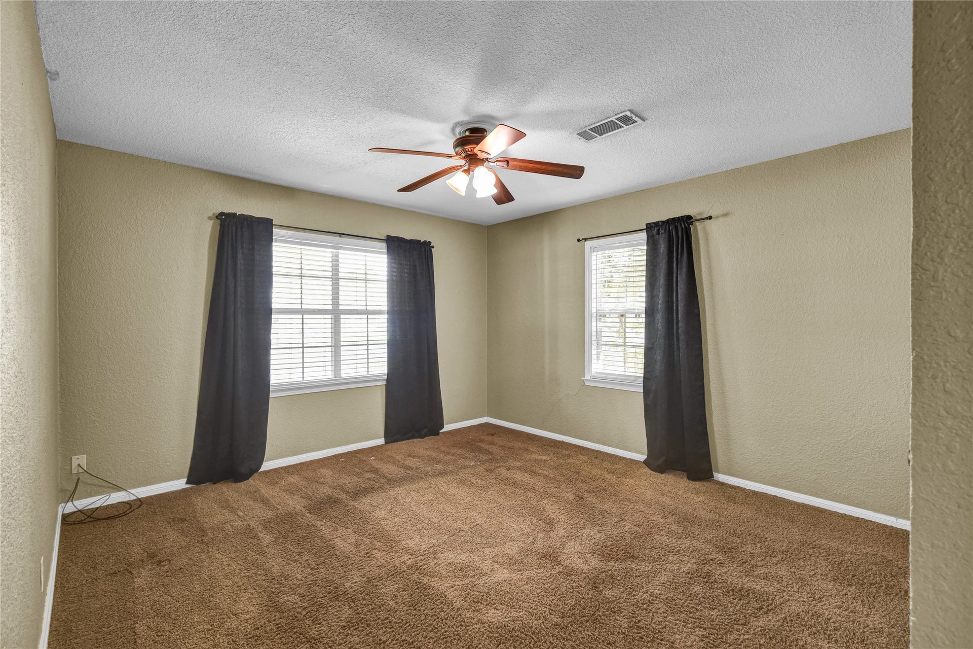 908 Robinhood Lane, Angleton, TX 77515