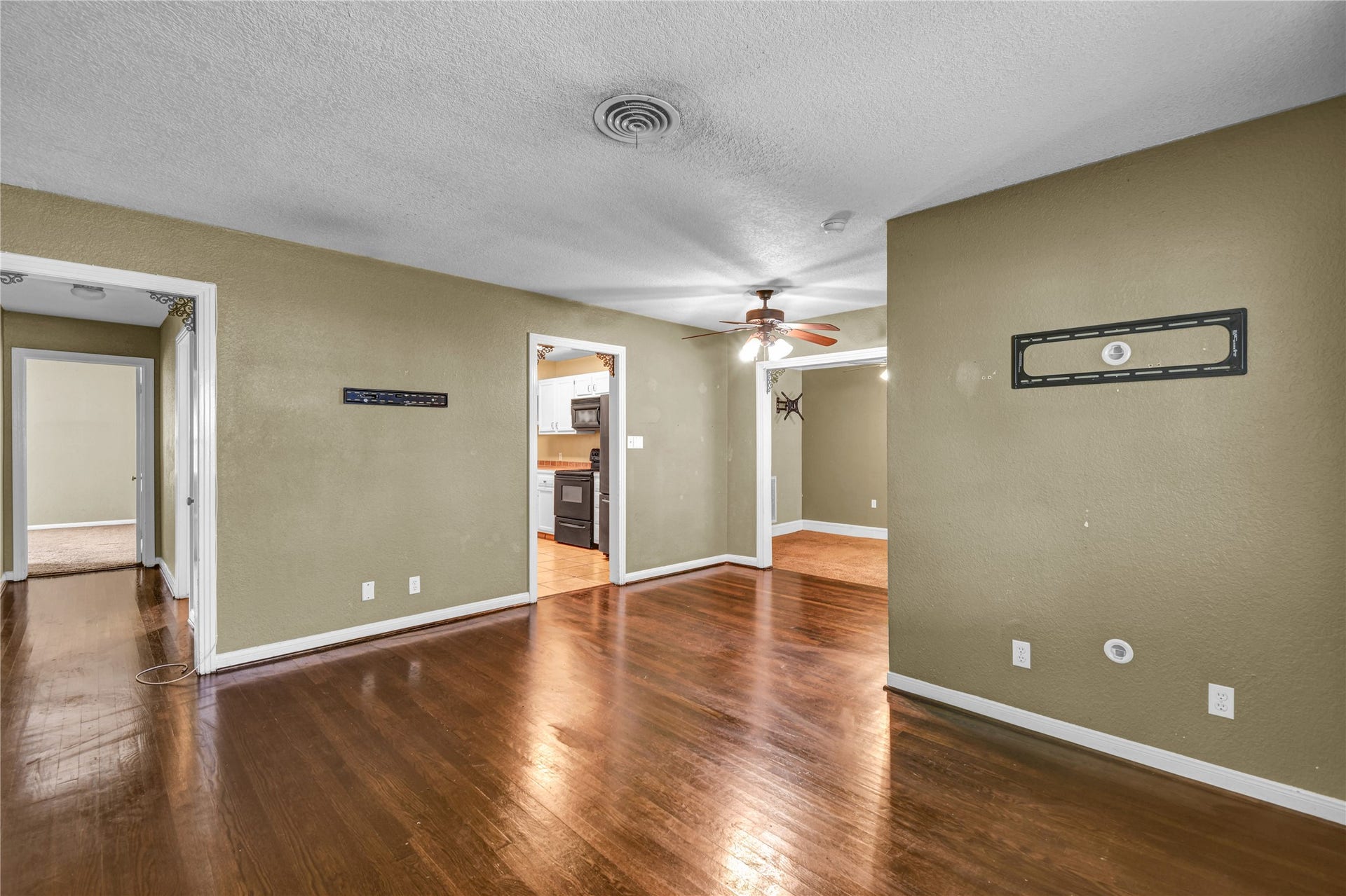 908 Robinhood Lane, Angleton, TX 77515