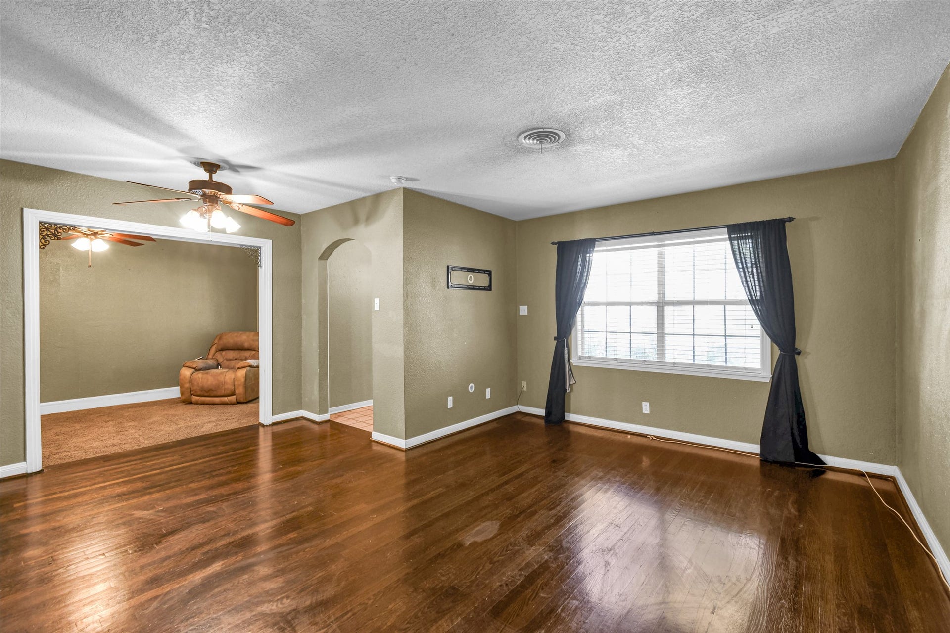 908 Robinhood Lane, Angleton, TX 77515