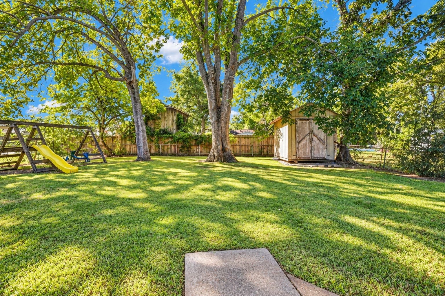 908 Robinhood Lane, Angleton, TX 77515