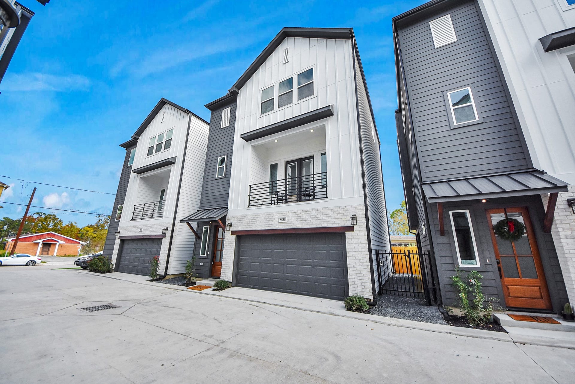 927 Fisher Street, #B, Houston, TX 77018 These modern three-story townhomes showcase clean lines and mixed materials, each with a two-car garage and balcony. The design blends style and functionality, ideal for urban living.