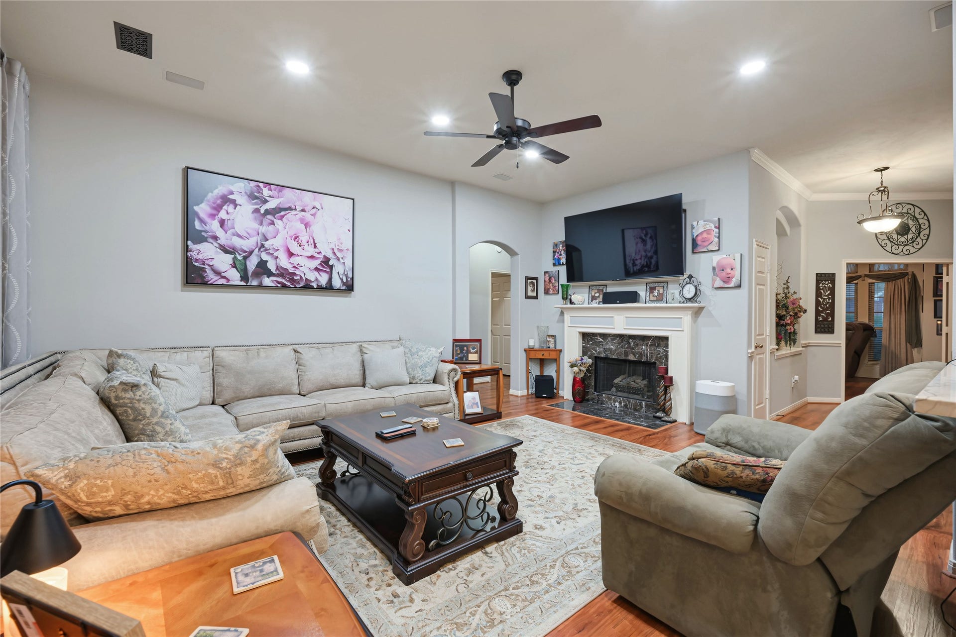 1918 Oakwood Court Drive, Baytown, TX 77521 Gas Log Fireplace