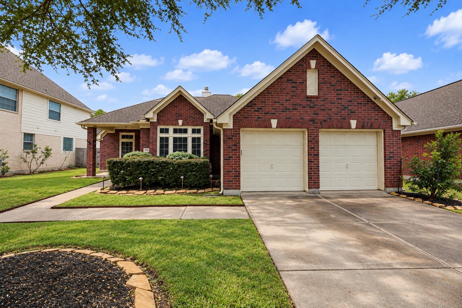 1918 Oakwood Court Drive, Baytown, TX 77521 Well maintained home with 3-4 bedrooms