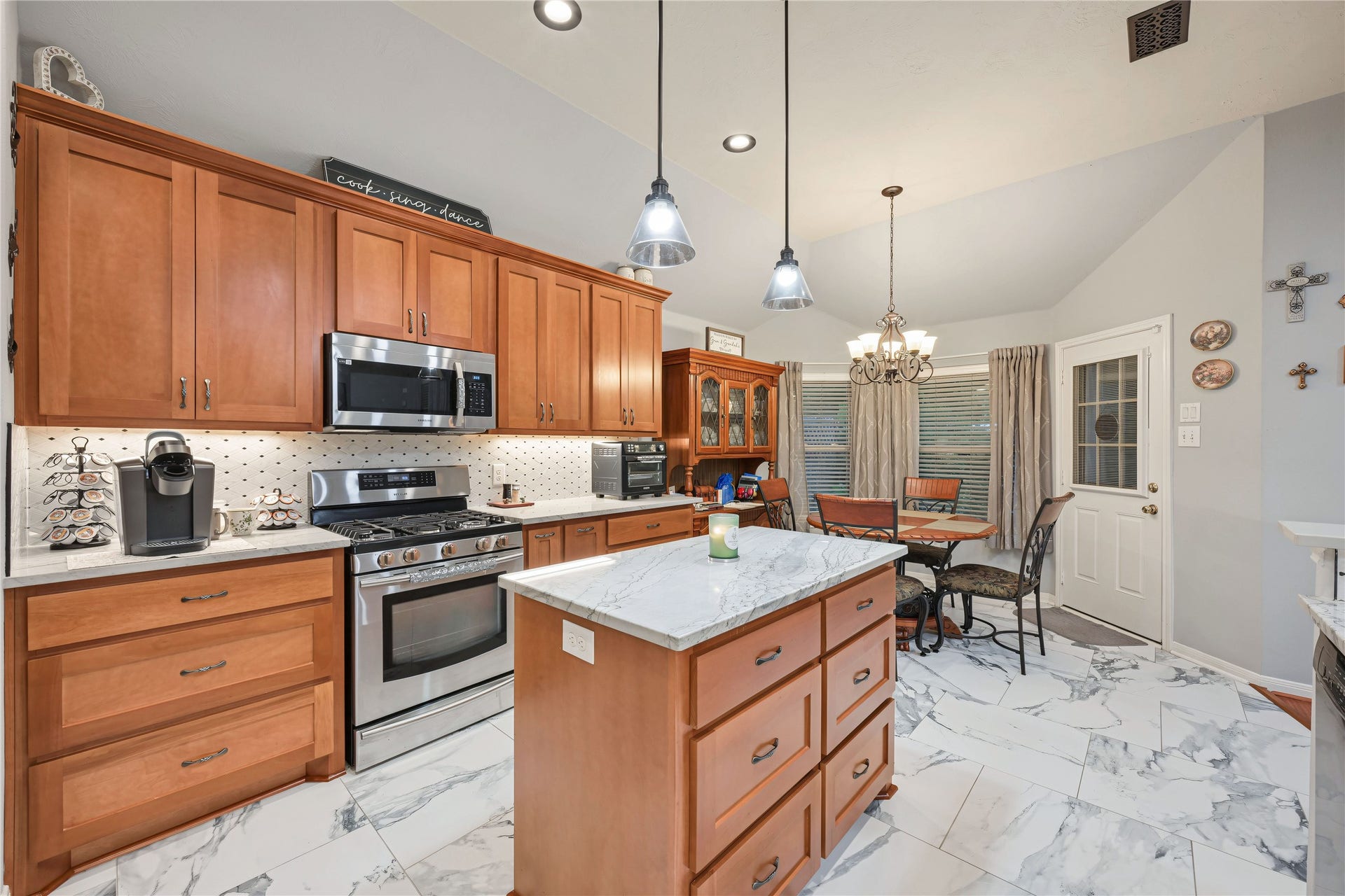1918 Oakwood Court Drive, Baytown, TX 77521 Lots of drawer cabinets for easy access. Pull out spice rack, pull out cookie sheet cabinet, and pull out trash can holder.
