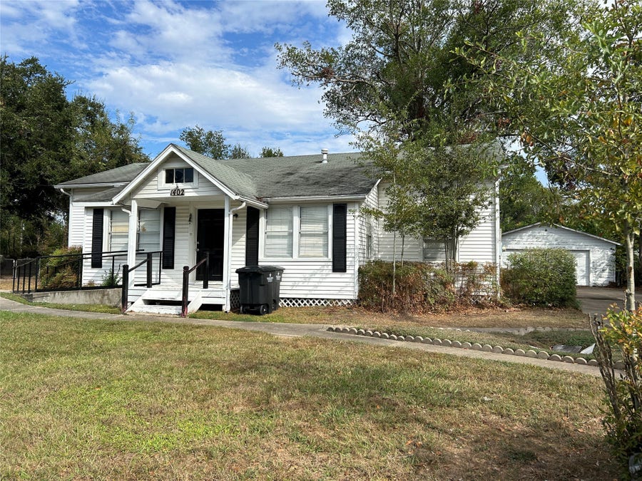 Property photo for 1402 East Avenue, Katy, TX