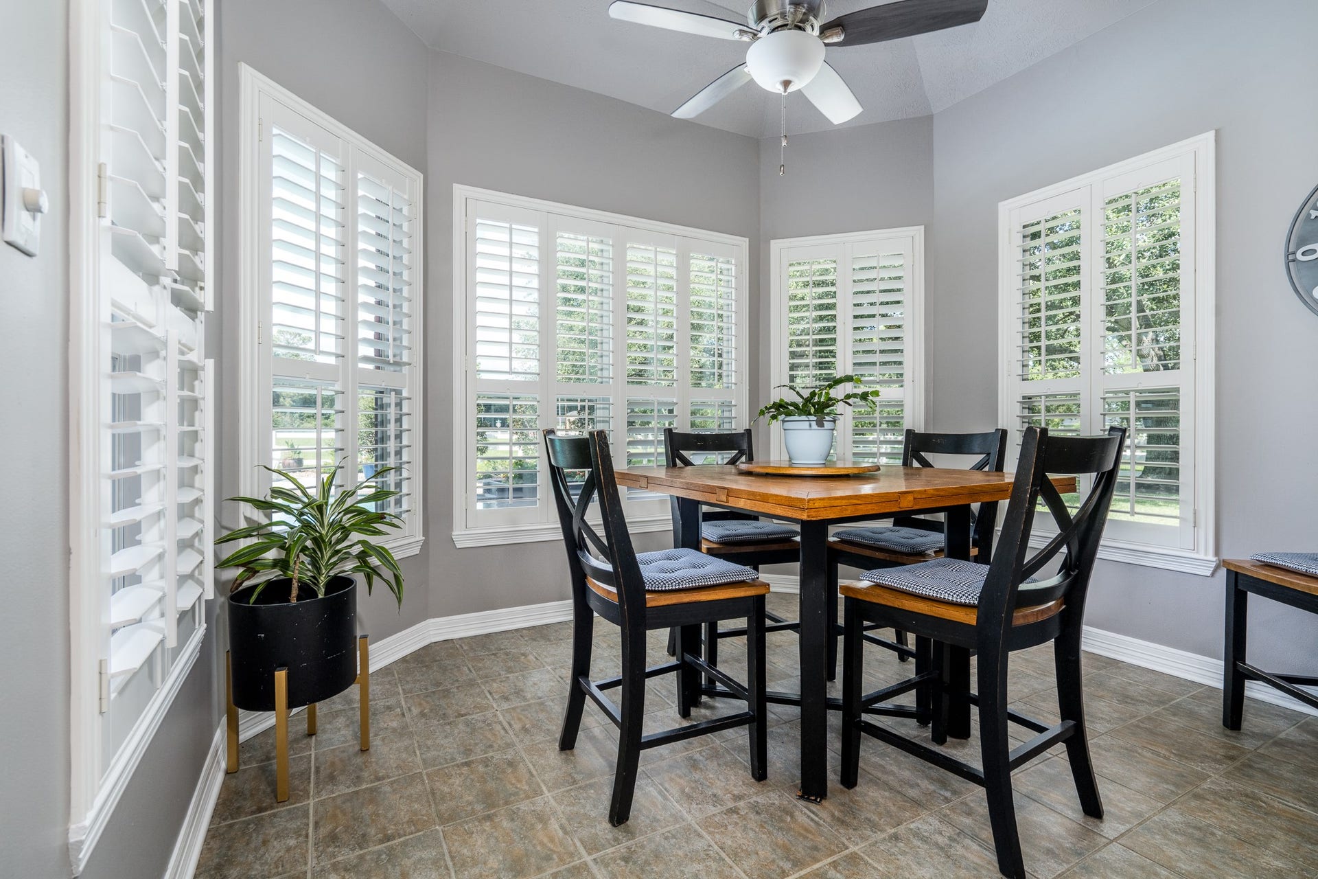 20303 Stone Lake Circle, Tomball, TX 77377 Welcome to your eat in breakfast area- it's perfect for busy mornings