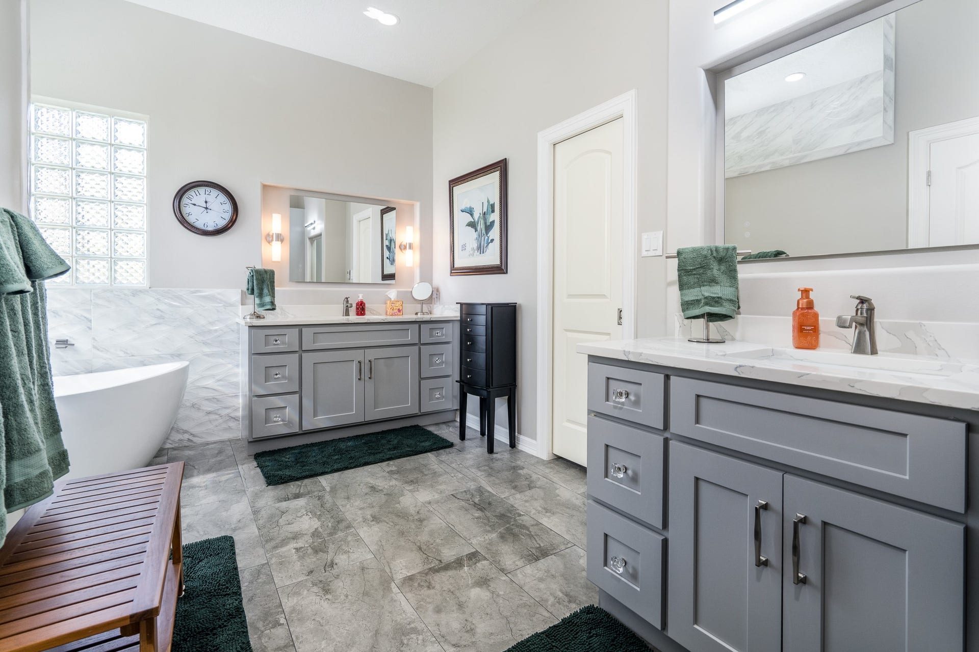 20303 Stone Lake Circle, Tomball, TX 77377 This bathroom has been newly renovated and is very spacious