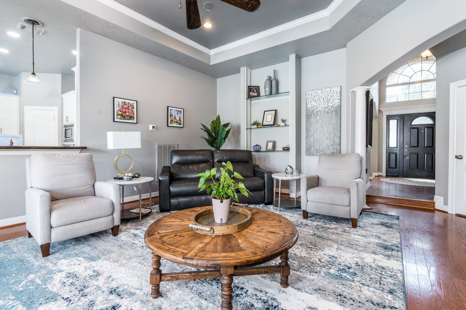 20303 Stone Lake Circle, Tomball, TX 77377 Light and bright living room with high ceilings