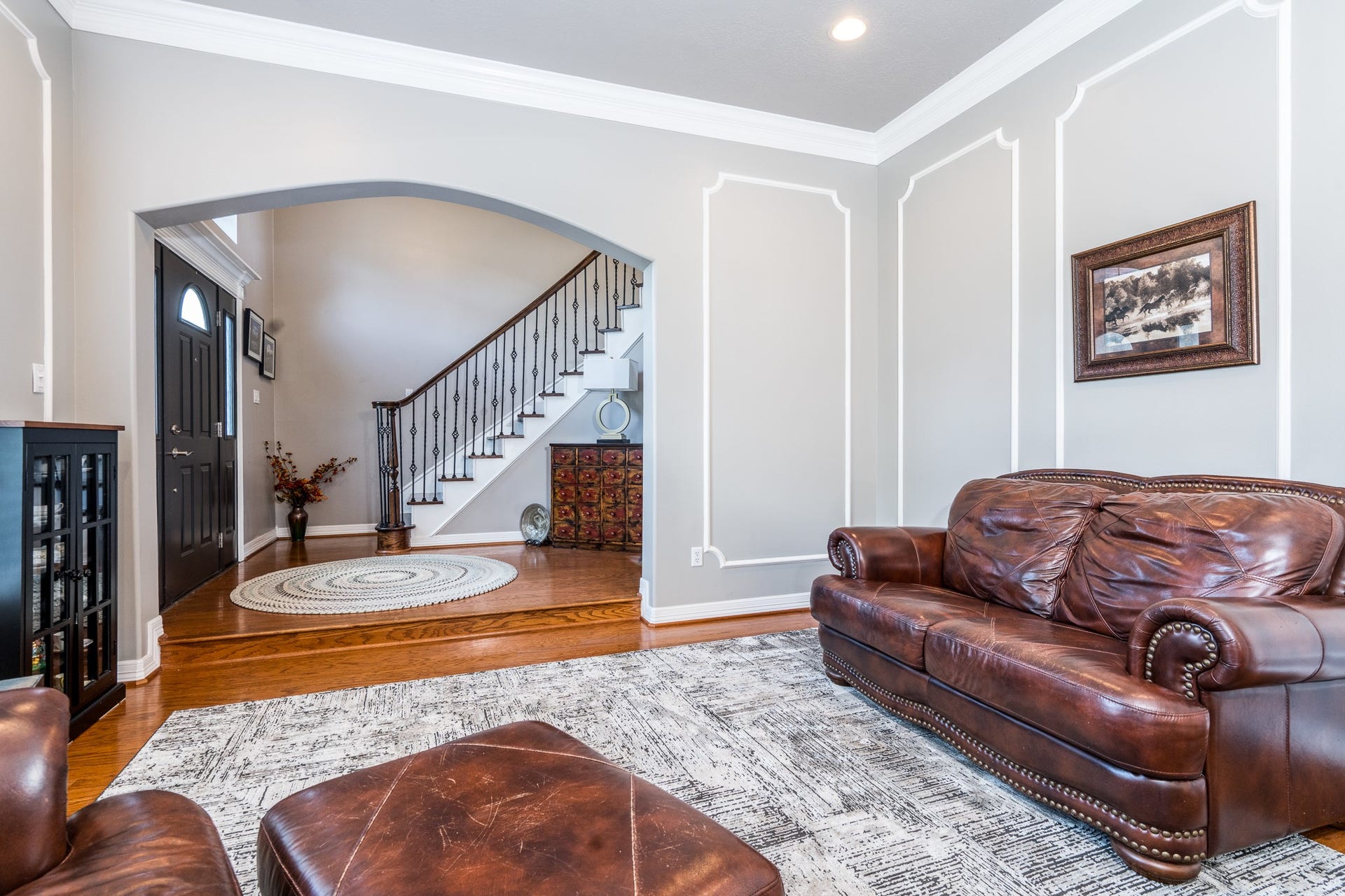 20303 Stone Lake Circle, Tomball, TX 77377 This spacious formal living room radiates sophistication