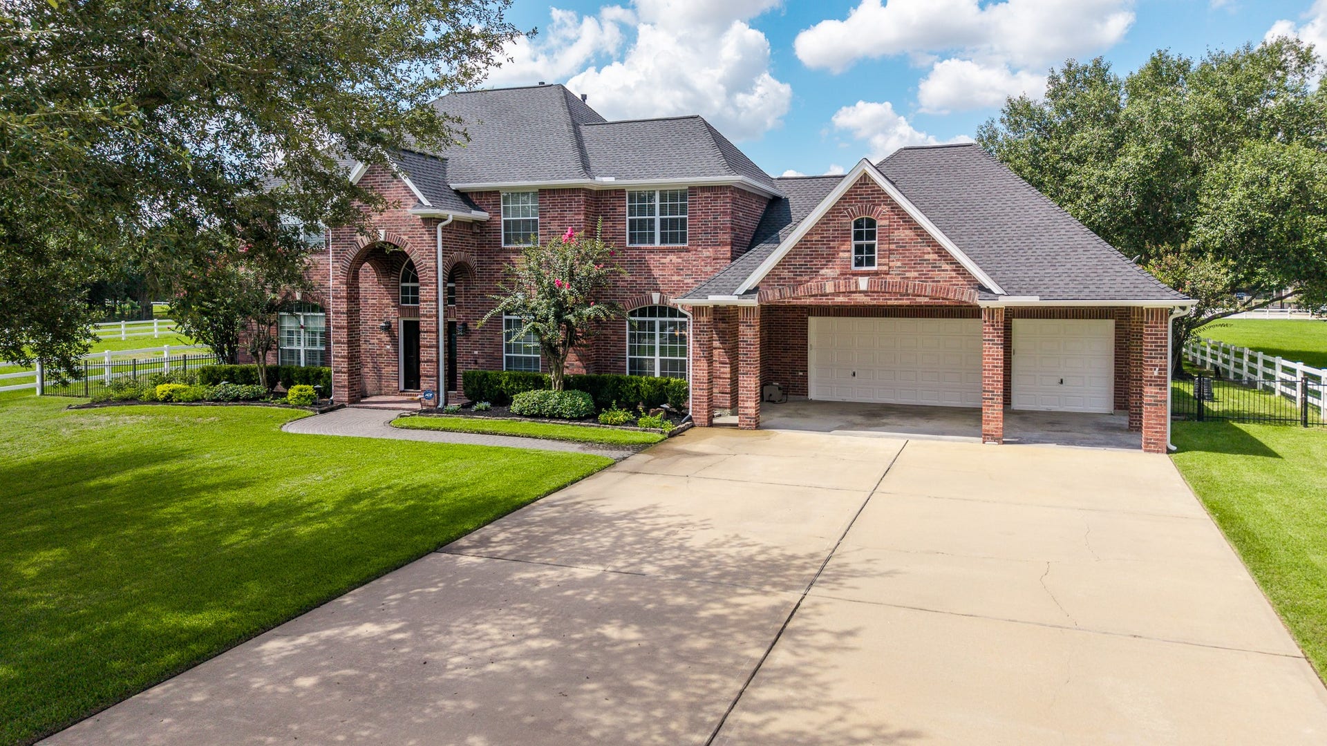 20303 Stone Lake Circle, Tomball, TX 77377 Talk about curb appeal