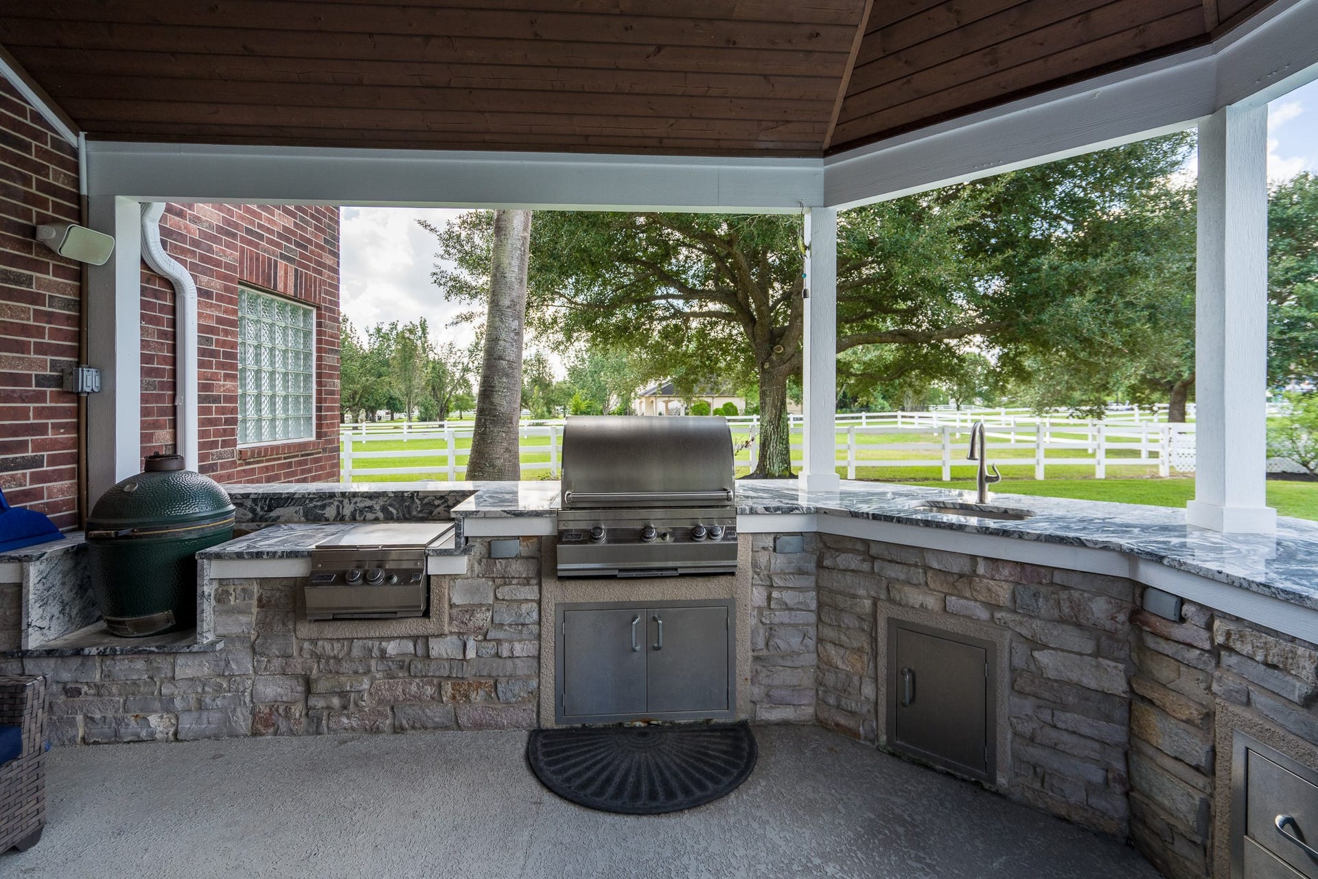 20303 Stone Lake Circle, Tomball, TX 77377 The outdoor kitchen is perfect for gatherings and cook outs