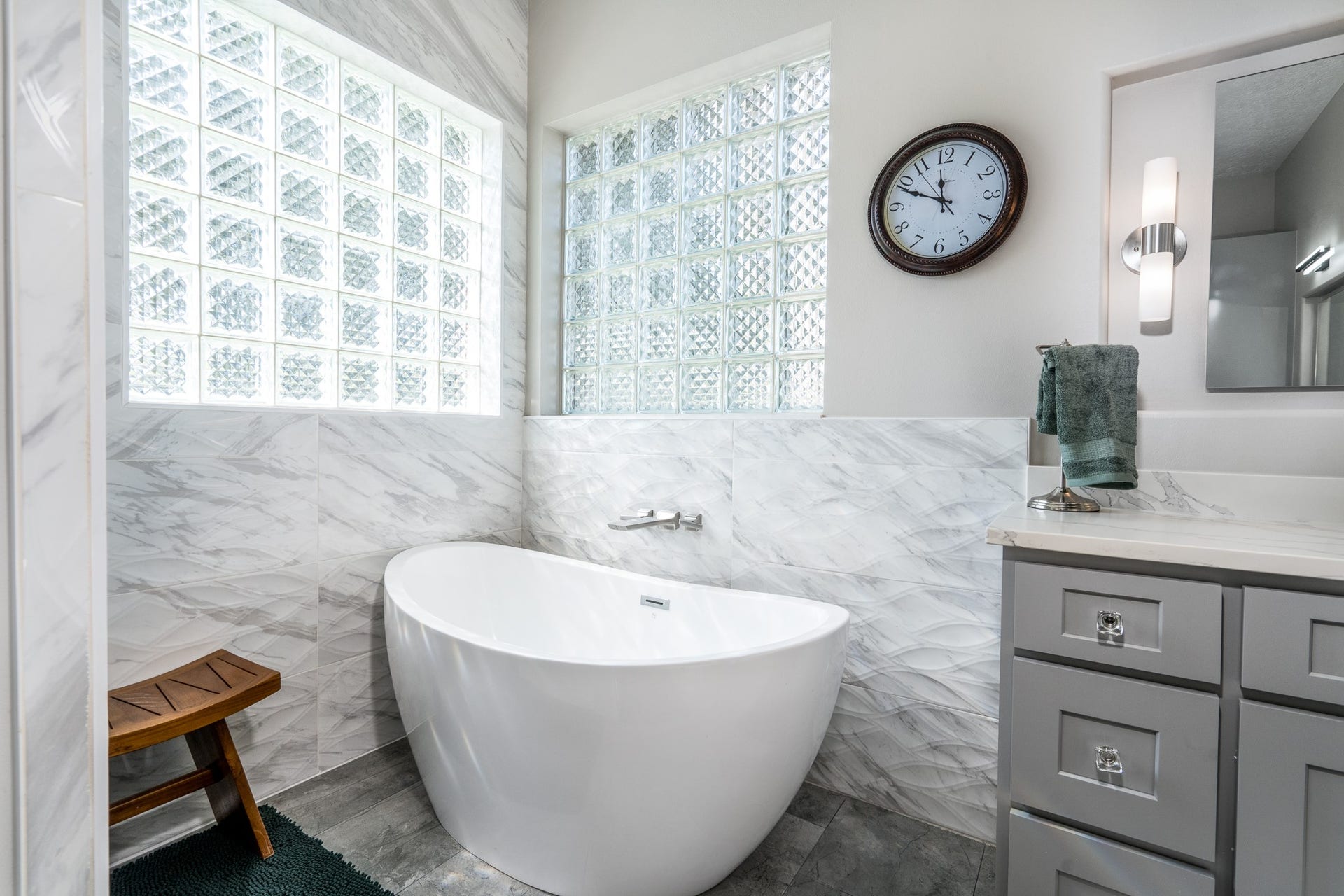 20303 Stone Lake Circle, Tomball, TX 77377 Primary tub