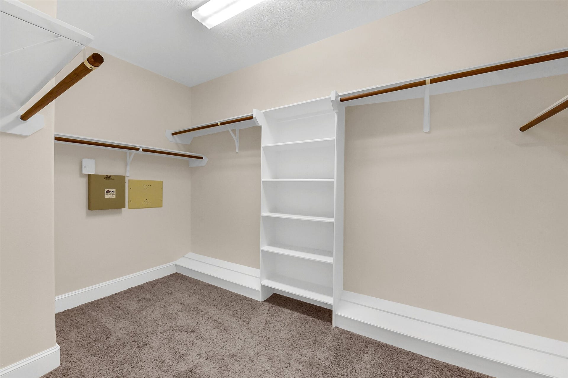 905 Garden Oaks Trace, Houston, TX 77018 Oversized closet in the primary bedroom with shoe holders and shelves.