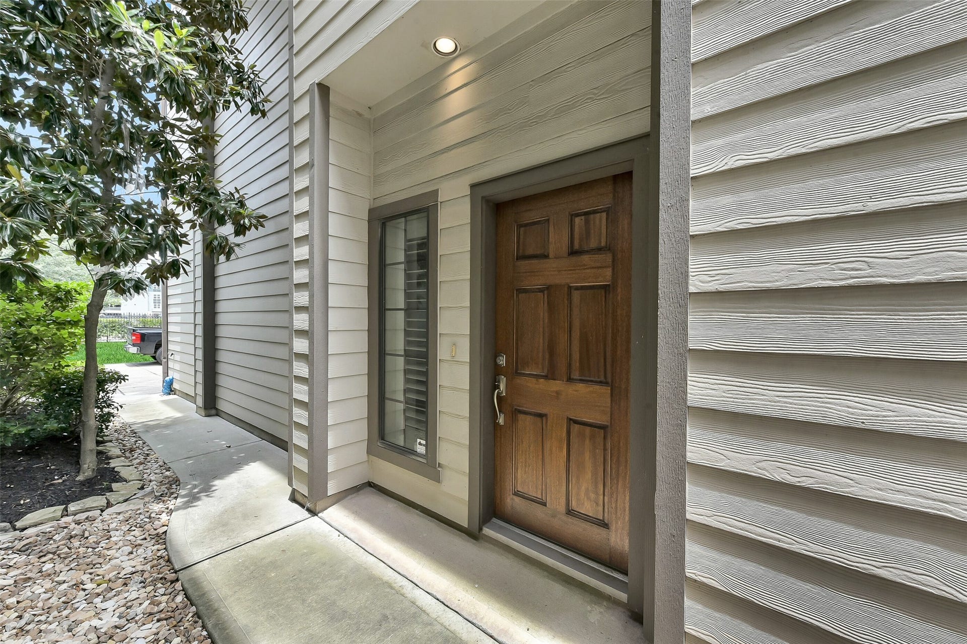 905 Garden Oaks Trace, Houston, TX 77018 Want a home with a private yard while remaining close to central Houston?