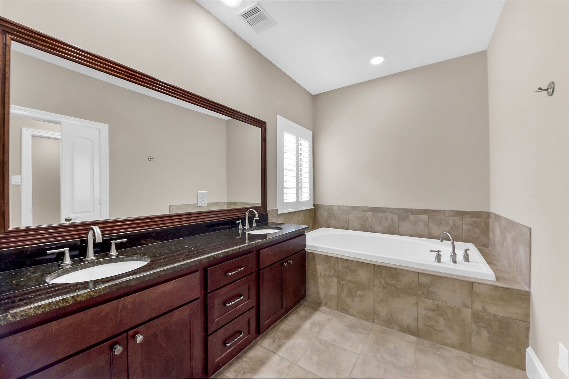 905 Garden Oaks Trace, Houston, TX 77018 There is also a soaking tub in the primary. You might never leave this room.
